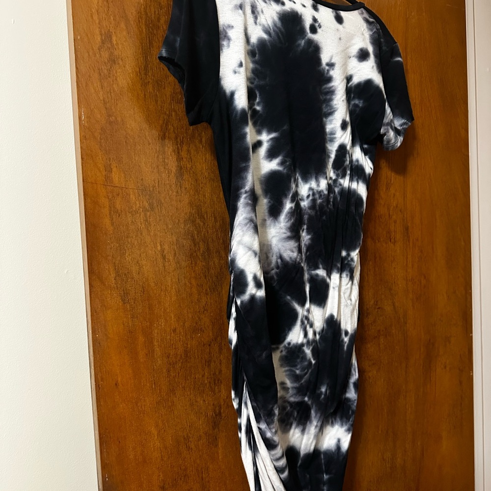 Black and White Tie-Dye Midi Dress - Picture 5 of 5